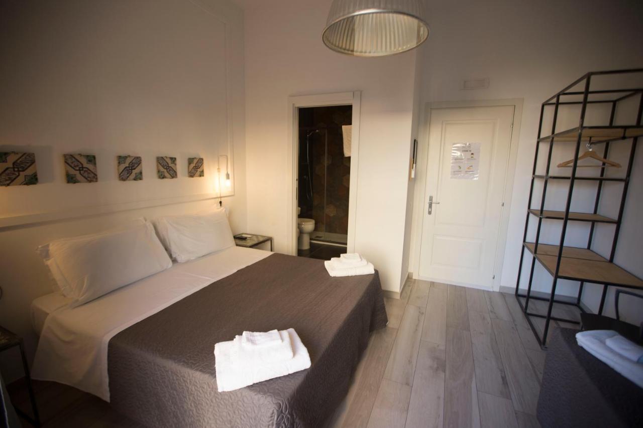 Borgo Vergini Garden B&B Наполи Екстериор снимка