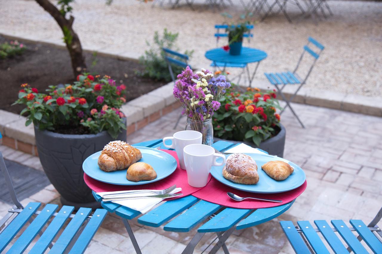 Borgo Vergini Garden B&B Наполи Екстериор снимка