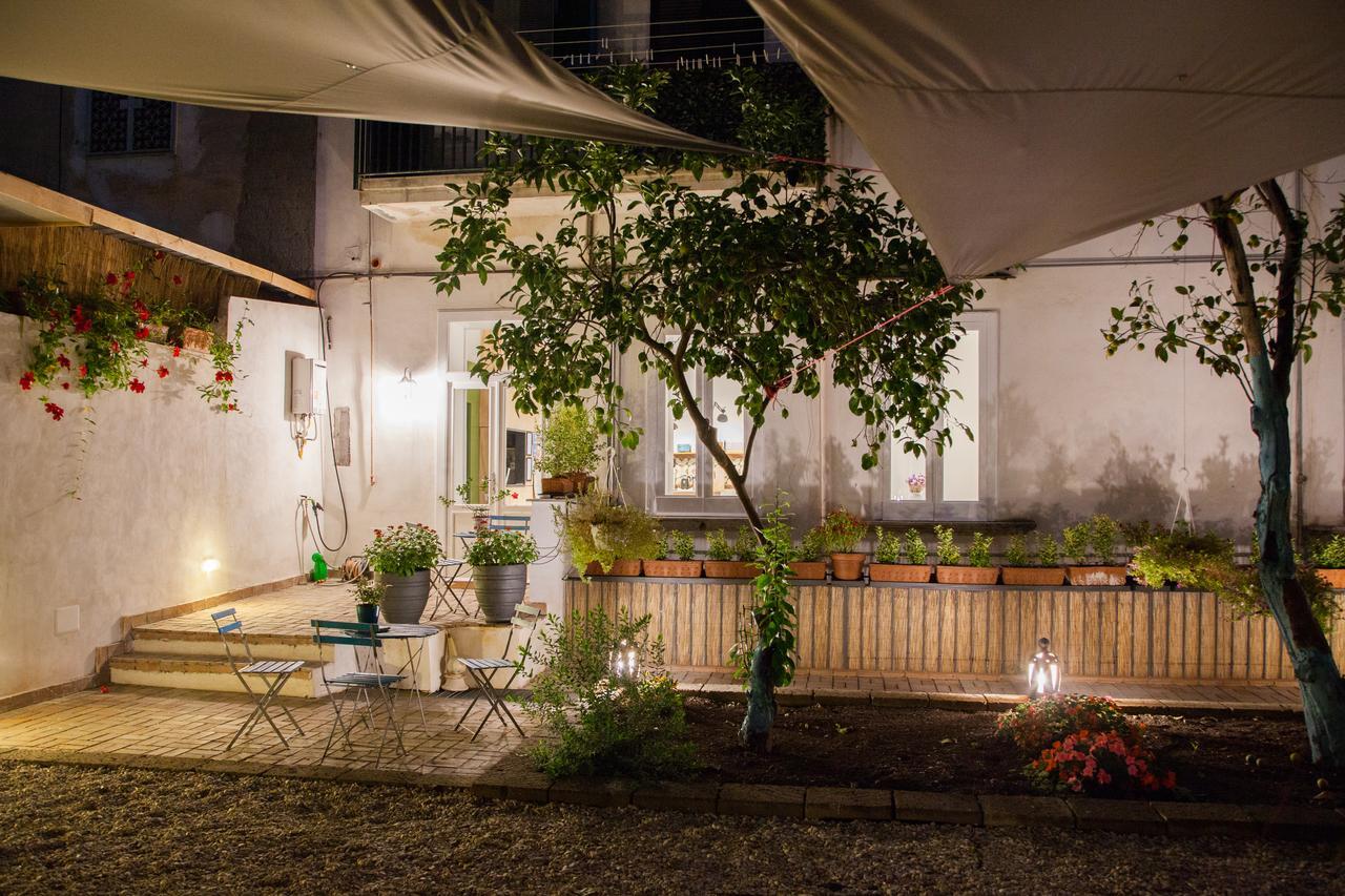 Borgo Vergini Garden B&B Наполи Екстериор снимка