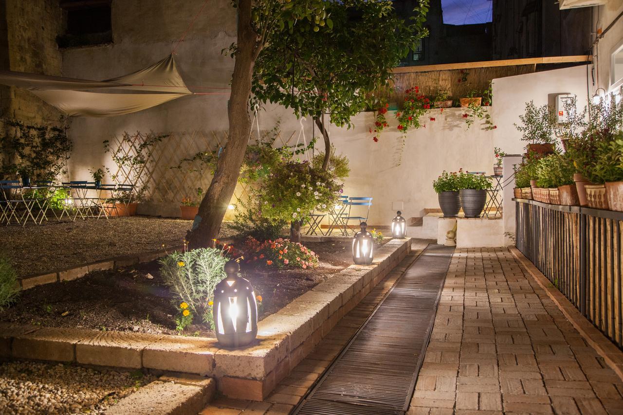 Borgo Vergini Garden B&B Наполи Екстериор снимка