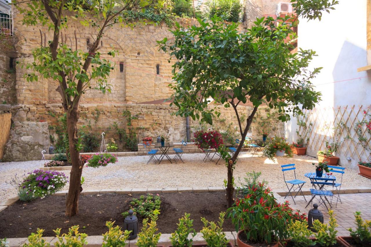 Borgo Vergini Garden B&B Наполи Екстериор снимка